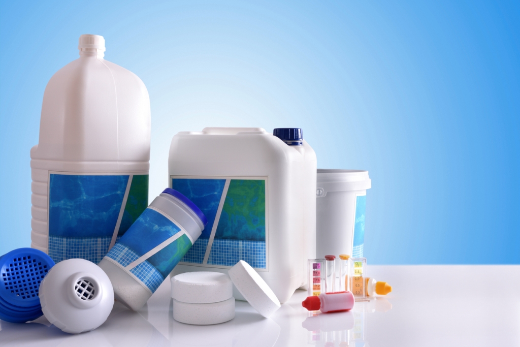 Chemical cleaning products for pool water 