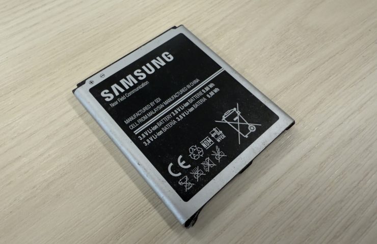 Rechargeable cell phone battery