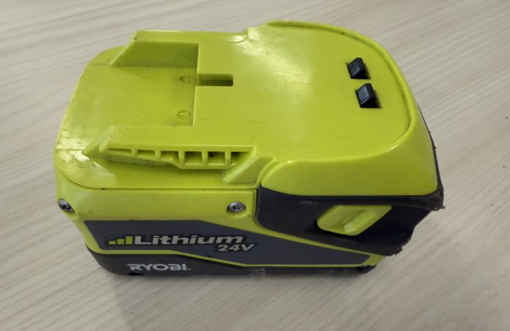 Rechargeable lithium-ion power tool battery
