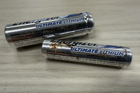Single-use lithium AA and AAA batteries